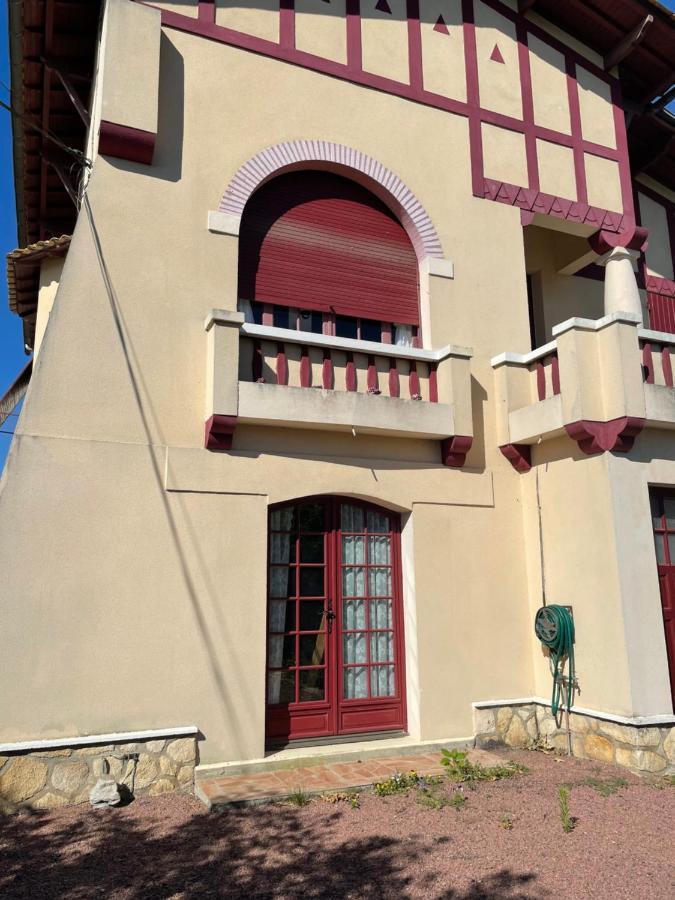 32 Parc Des Sports Chez Catherve Saint-Medard-de-Guizieres Exterior foto